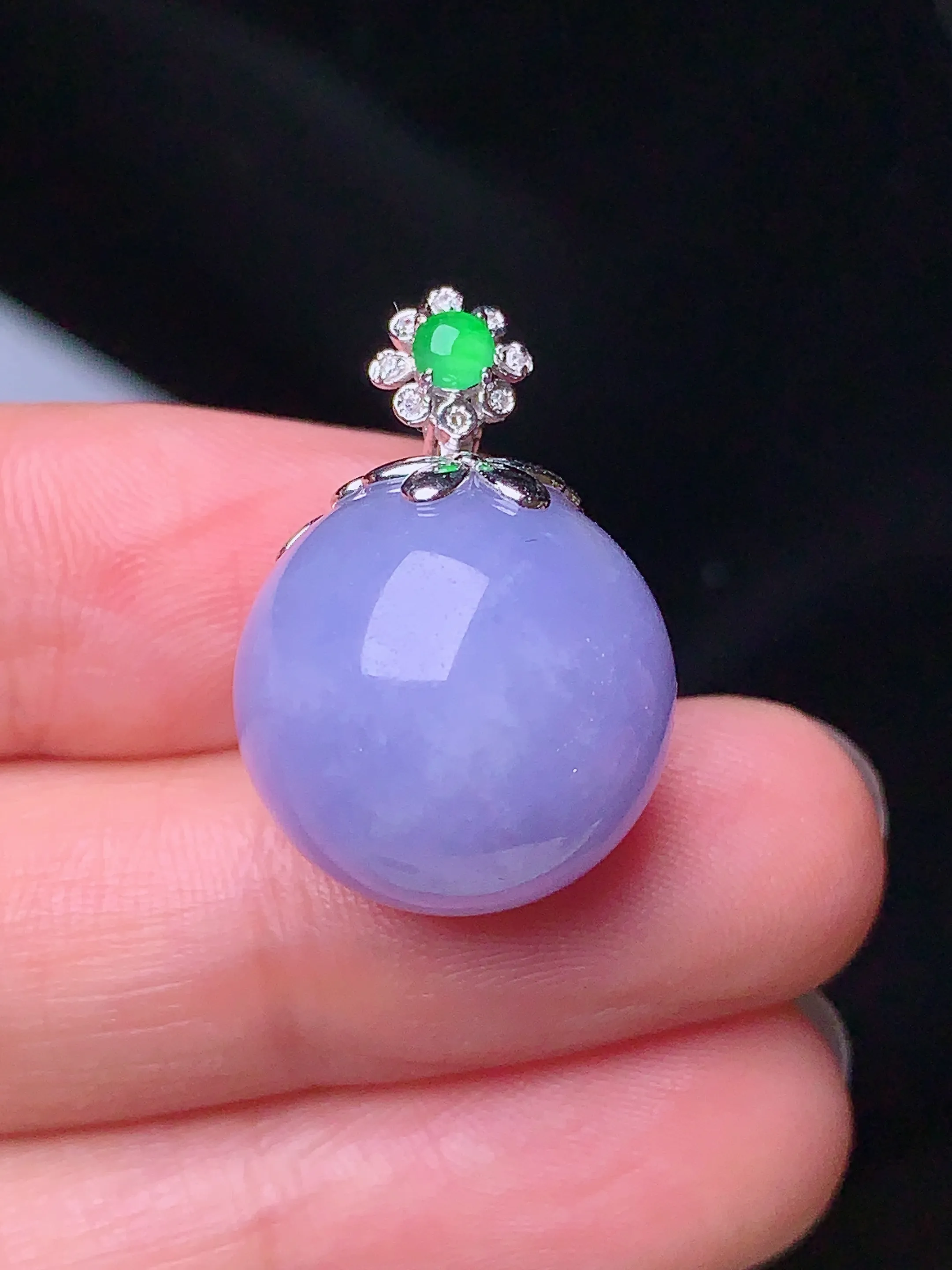 18k金钻镶嵌紫罗兰圆珠吊坠 玉质细腻 色泽艳丽  整体尺寸23.3*16