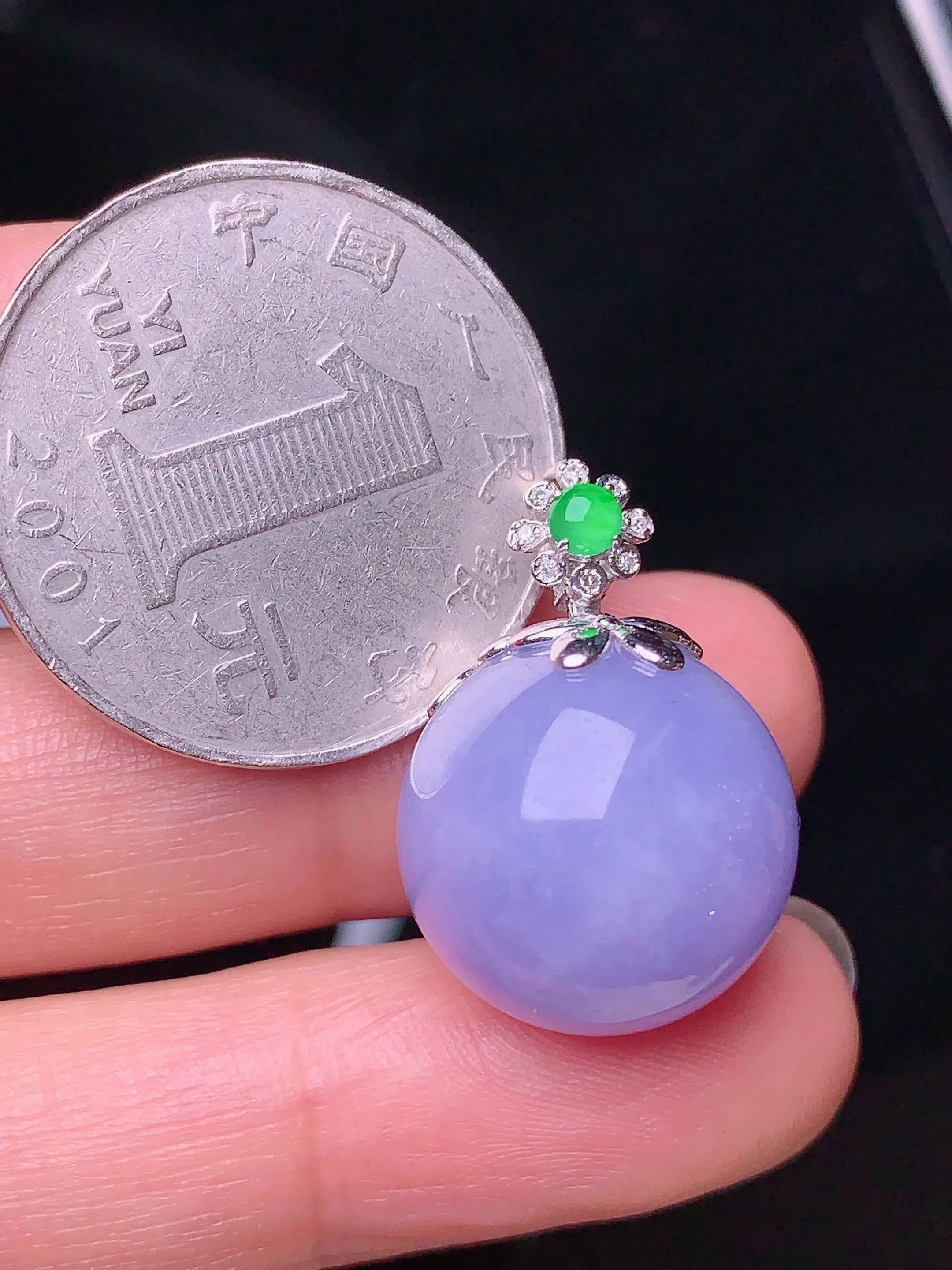 18k金钻镶嵌紫罗兰圆珠吊坠 玉质细腻 色泽艳丽  整体尺寸23.3*16