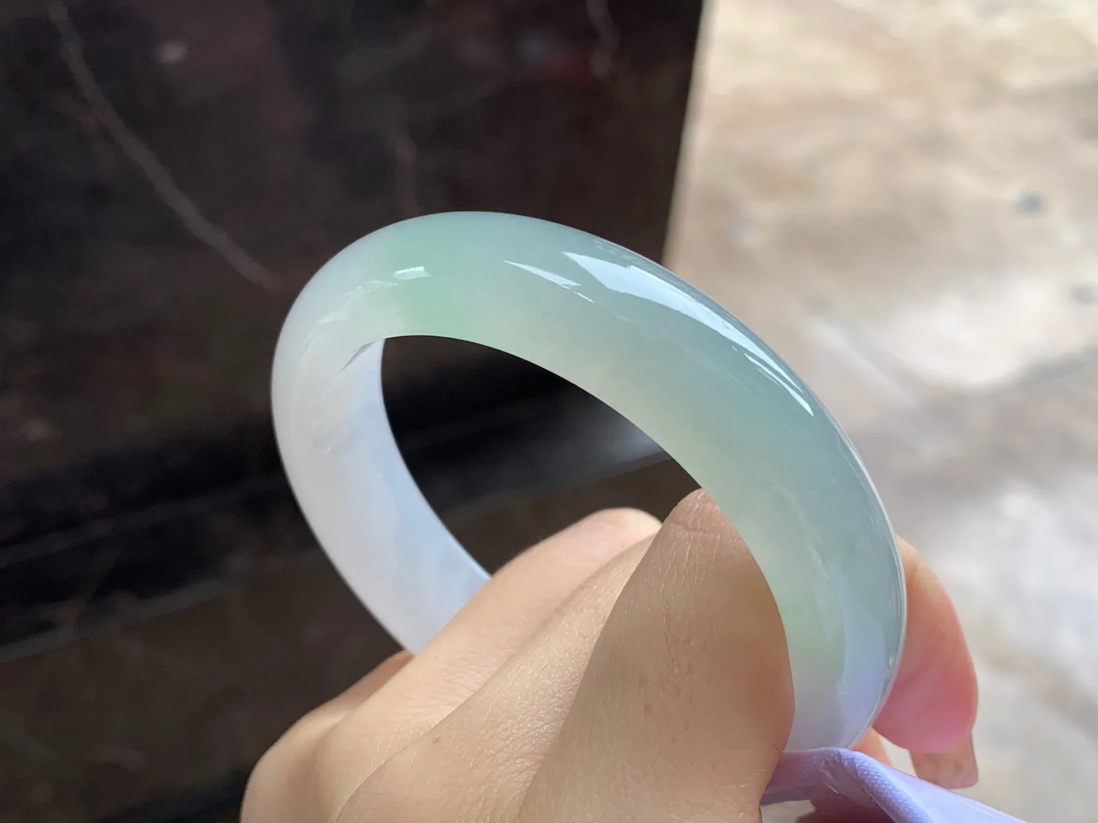 晴水手镯
尺寸：56.3-14.8-8.3mm
种水好 小清新
