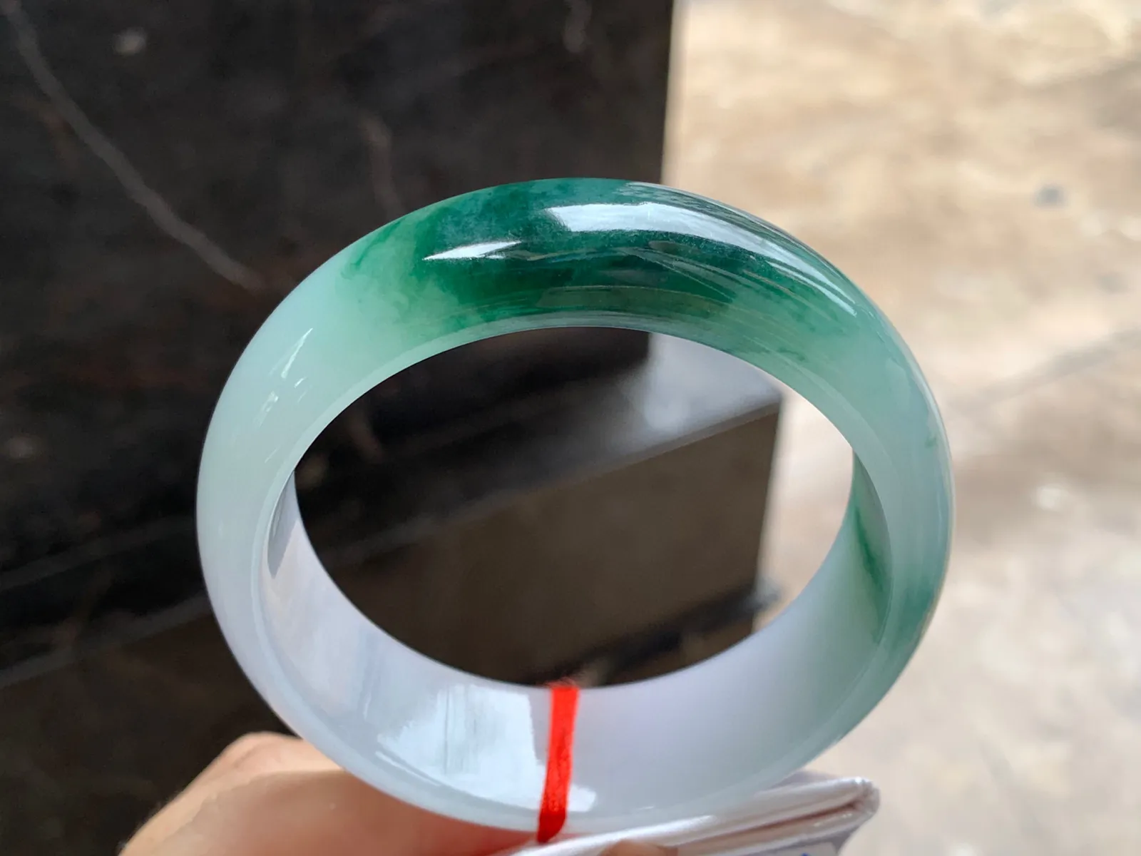 飘花宽版轮胎手镯
尺寸：60-19.7-8.6mm
料子细腻干净～版型大气大圈口