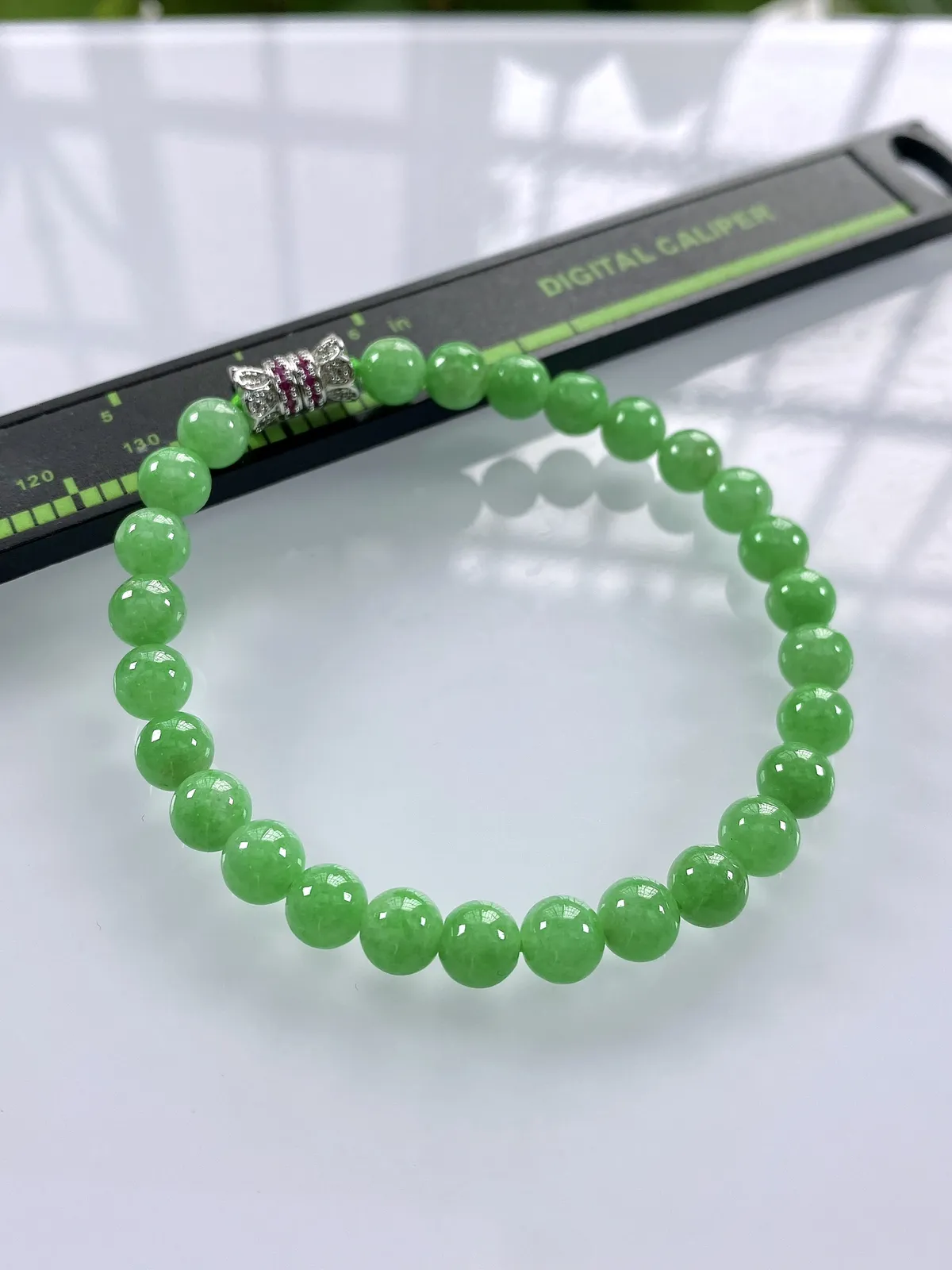 缅甸天然翡翠A货，卡6.3冰润满绿阳绿圆珠手串手链，尺寸：6.3mm/27颗，长度175mm，重量：13.28g