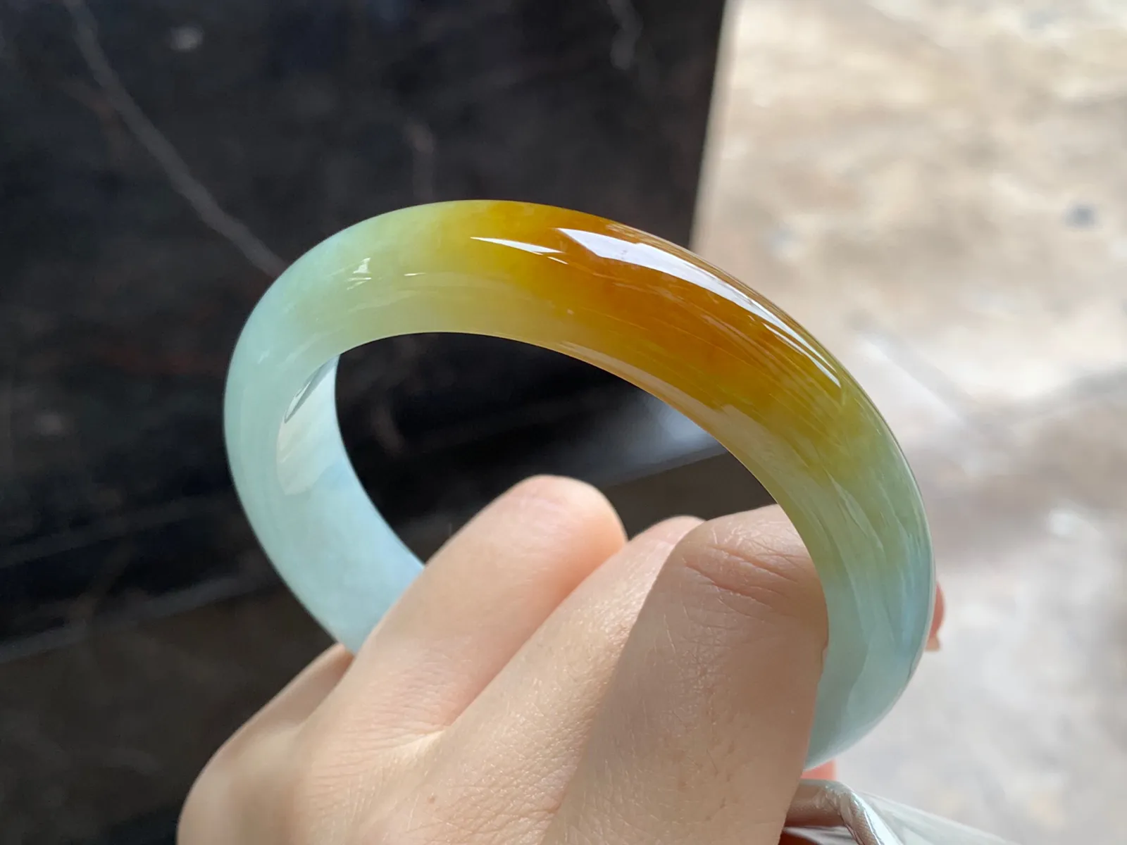 蓝水手镯
尺寸：57.1-13-7.7mm
种水好 干净清秀 气质