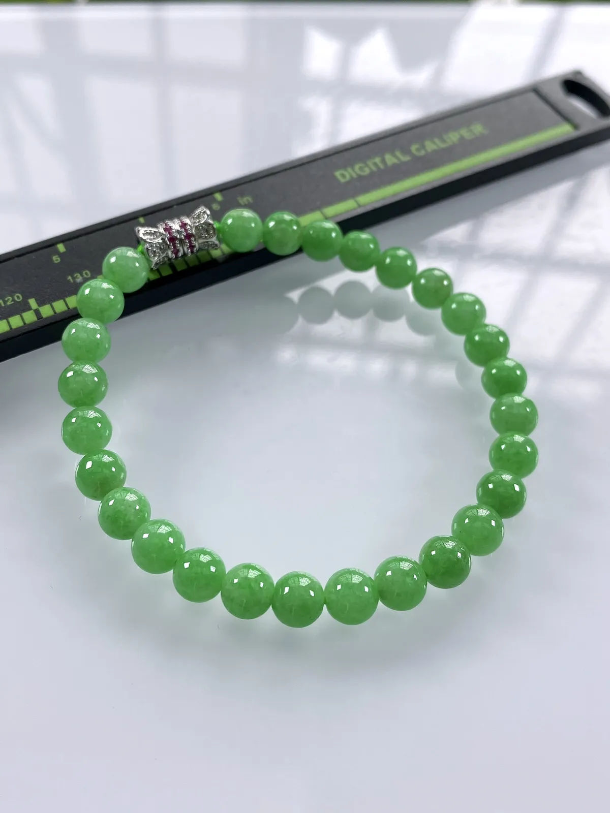 缅甸天然翡翠A货，卡6.3冰润满绿阳绿圆珠手串手链，尺寸：6.3mm/27颗，长度175mm，重量：13.28g
