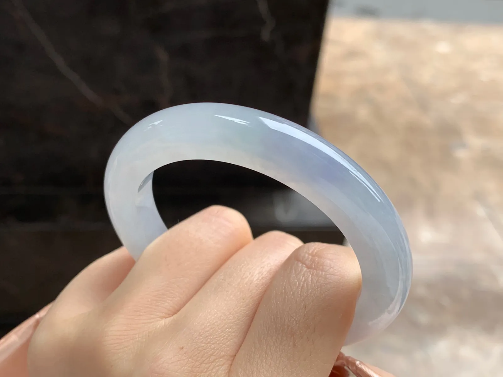 糯冰手镯
尺寸：54.4-9.5mm
种水好 小清新上手好看