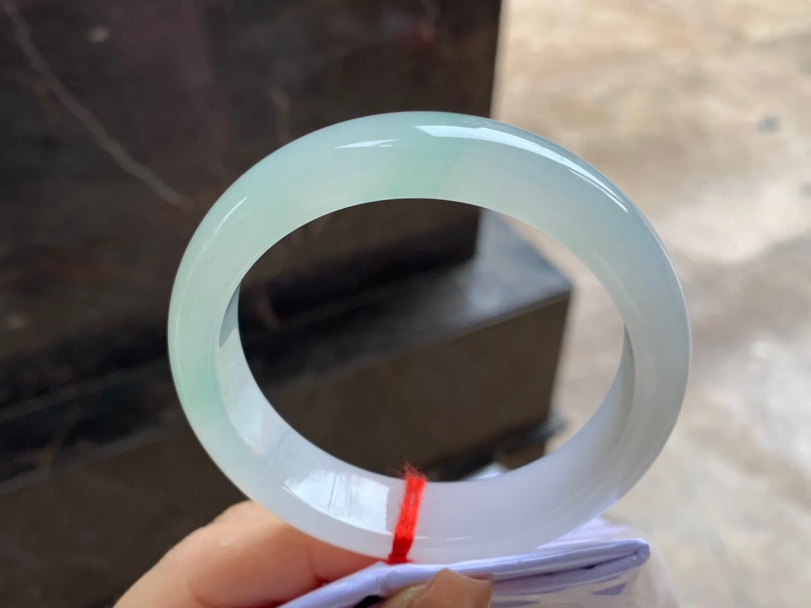 晴水手镯
尺寸：56.3-14.8-8.3mm
种水好 小清新