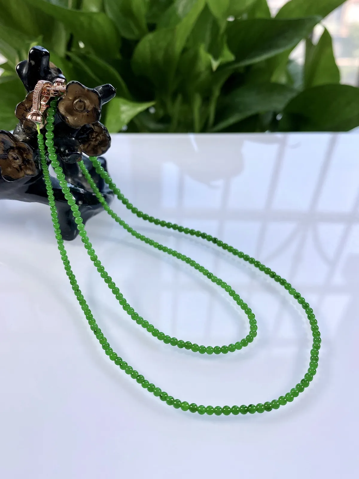 收藏级别，缅甸天然翡翠A货，卡3高冰种起光起胶满绿帝王绿小米珠塔珠圆珠项链手链，尺寸：大珠3mm～小珠2mm，共253颗，长度560mm，重量：7.76g