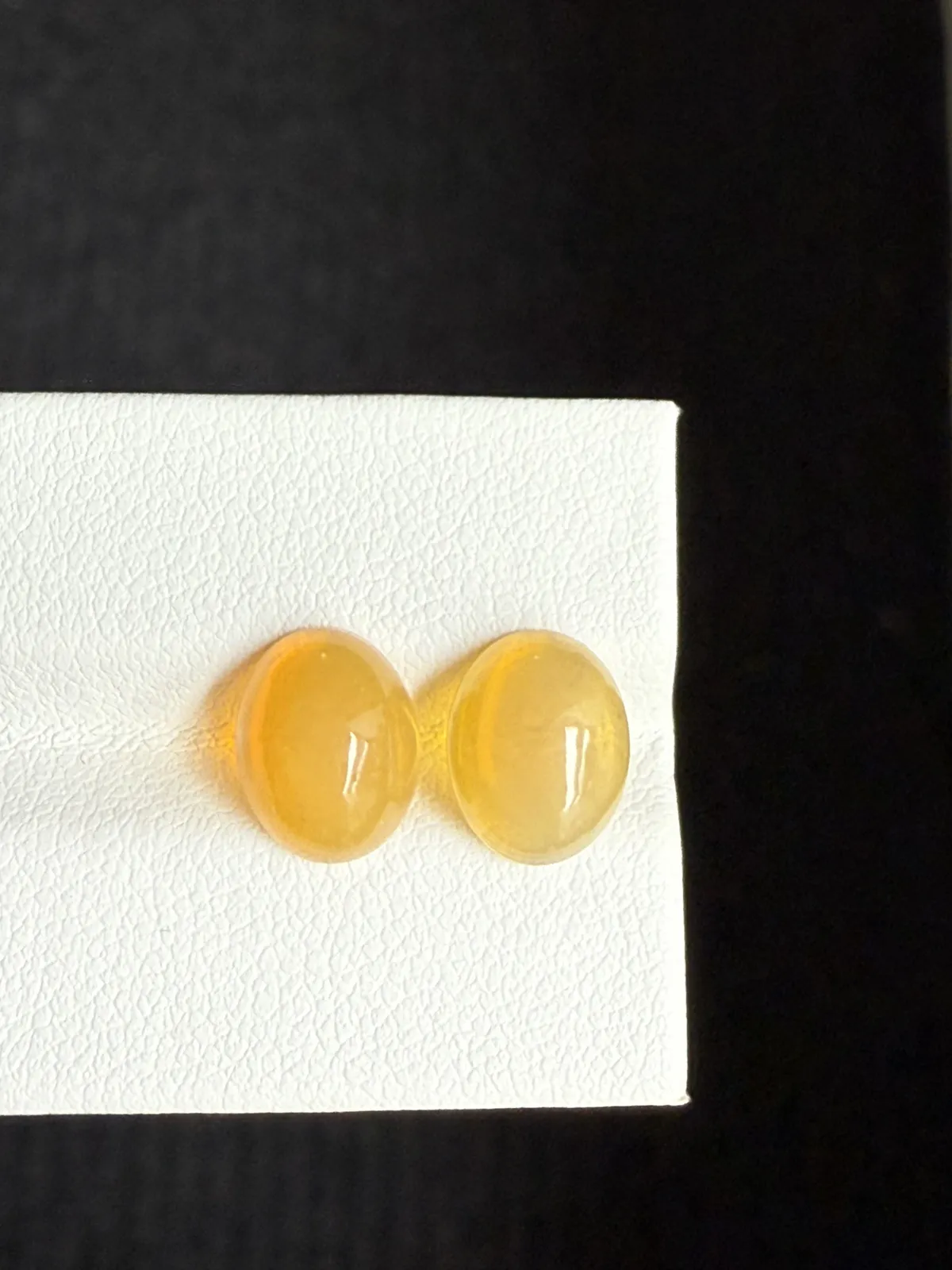 3.64ct天然墨西哥火欧泊裸石，尺寸10.2×8.1×4.5mm， 颜色美艳 ，晶体通透