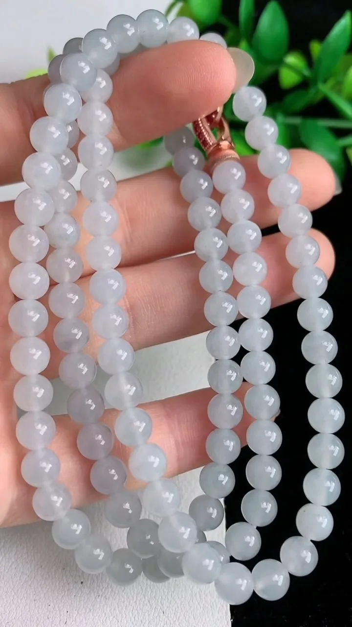 天然A货翡翠白冰圆珠项链106颗，尺寸6，重量:43.04g6月1日
工厂直销收藏佳品,种好水足，色泽均匀，有种有色，上手高大气！