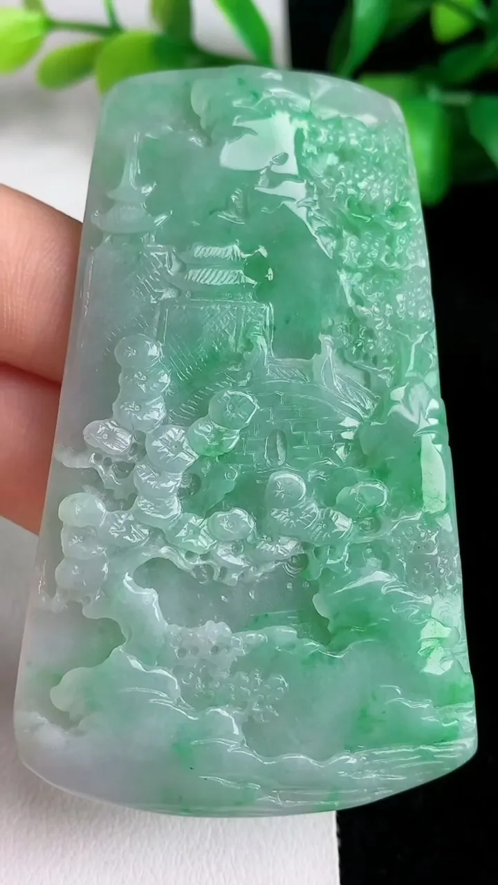 天然A货翡翠山水牌吊坠，尺寸 72.1-44-5.3，重量:39g
6月1日