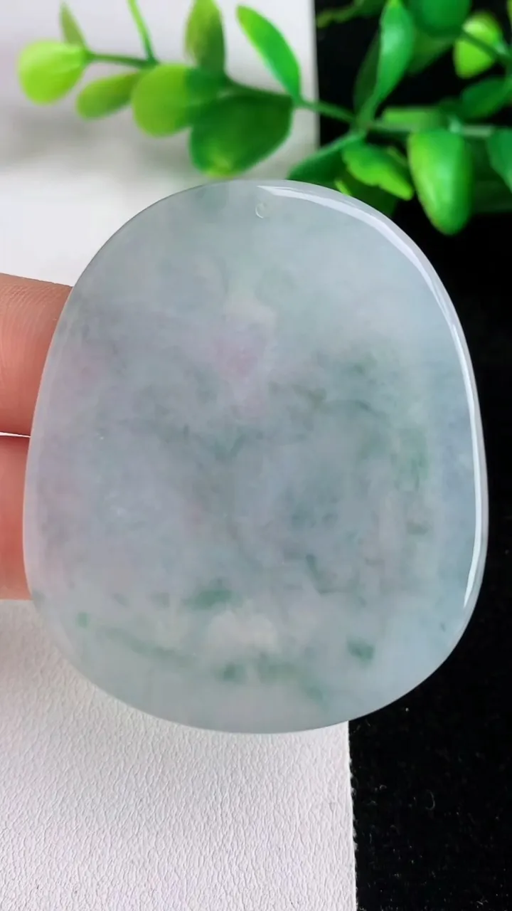 天然A货翡翠飘花生肖鸡吊坠，尺寸 52-44-54，重量:26.73g
6月1日