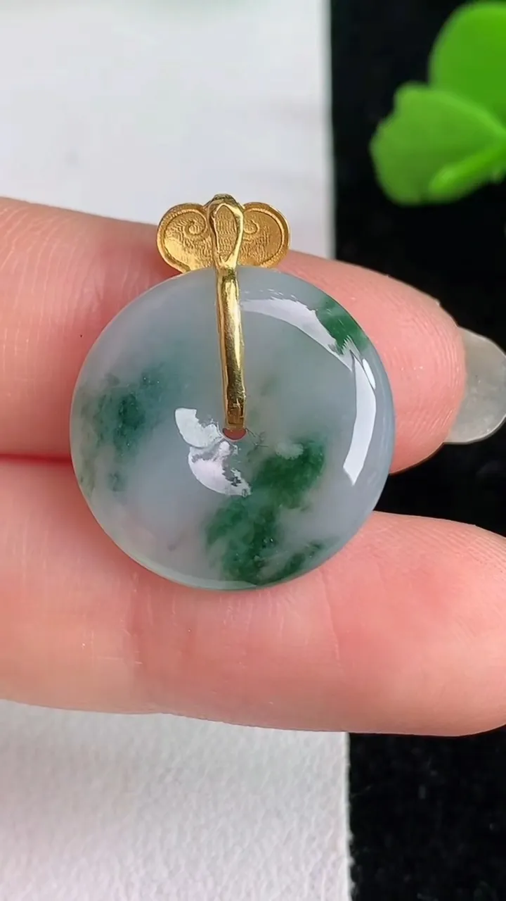 天然A货翡翠飘花平安扣吊坠，尺寸18.5-4，重量:3.14g
6月1日