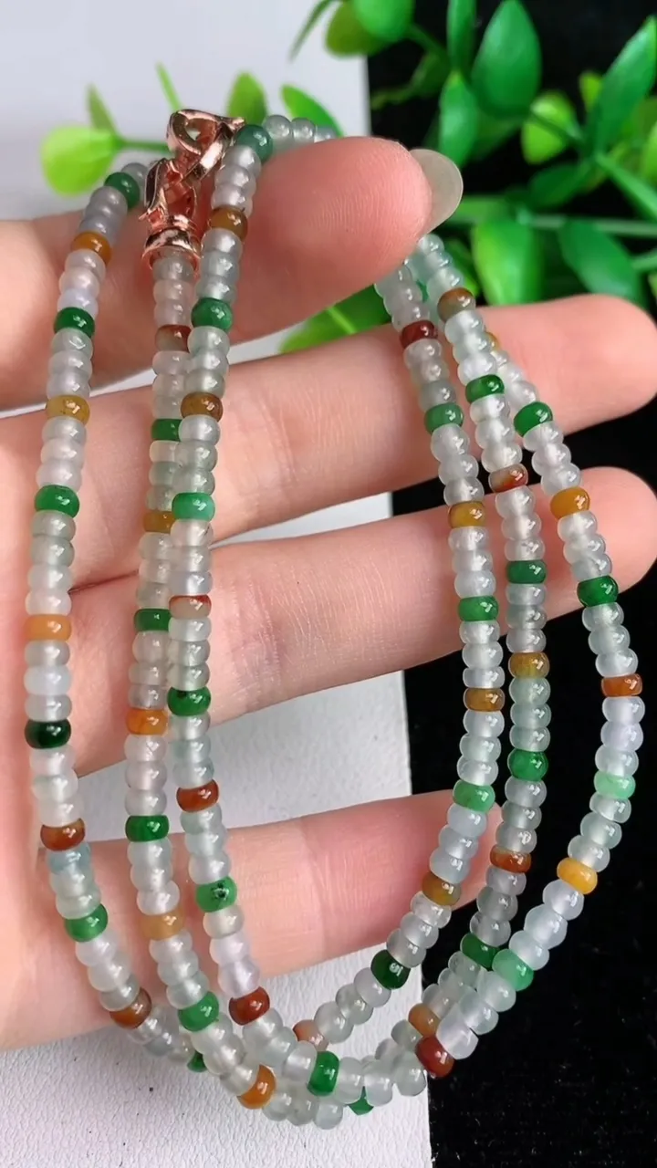 天然A货翡翠三彩算盘珠项链272颗，尺寸3.6-2.2，重量:19.32g
6月1日