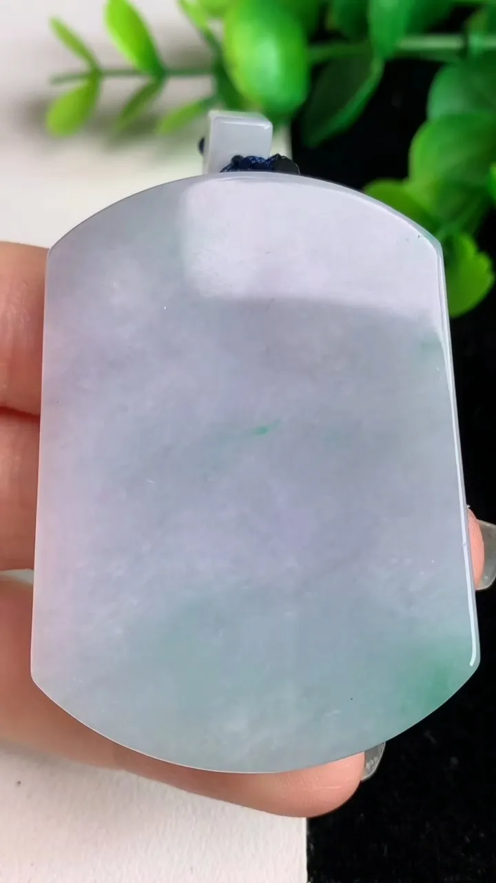 天然A货翡翠紫罗兰飘花无事牌吊坠，尺寸54-39.5-5.8，重量:37.82g
6月1日