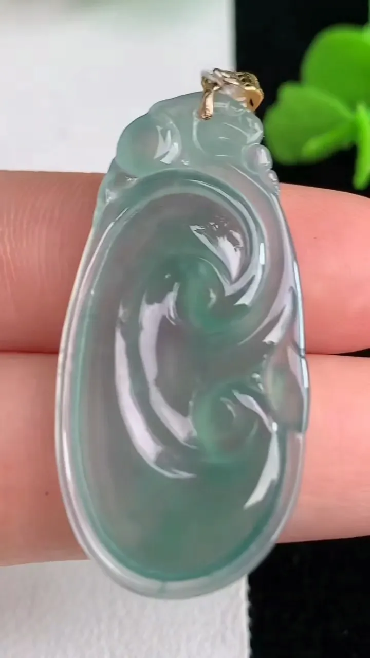天然A货翡翠k金蓝水如意吊坠，尺寸37.3-18-3.2，重量:4.55g
6月1日