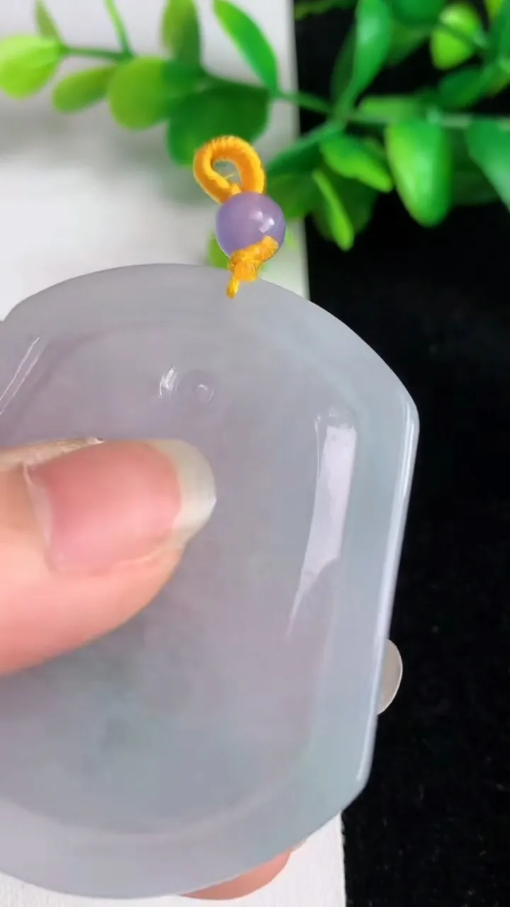天然A货翡翠大势至观音菩萨吊坠，尺寸53.4-48.5-5.7，重量:29.70g
6月1日