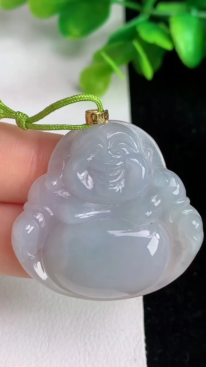 天然A货翡翠白冰佛公吊坠，尺寸35-37-5.8，重量:11.80g
6月1日