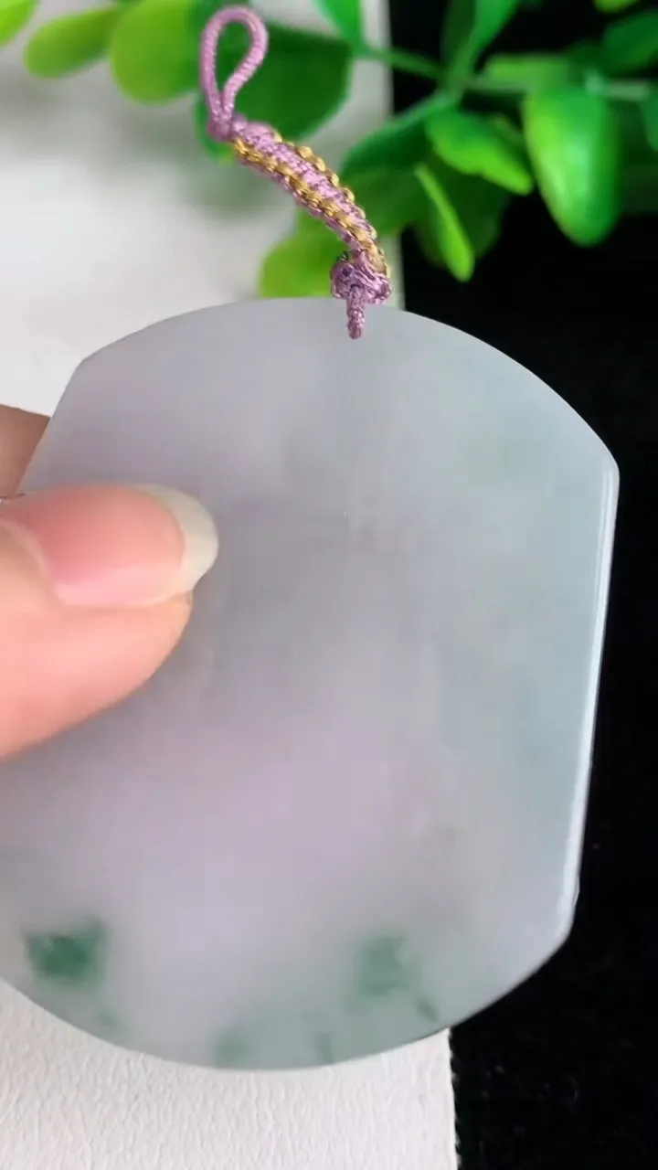 天然A货翡翠飘花观音菩萨吊坠，尺寸 49-42.8-4.3，重量:22.88g
6月1日