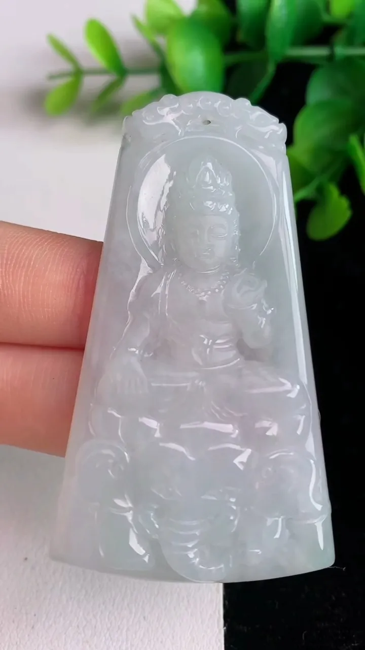 天然A货翡翠普贤菩萨吊坠，尺寸62.8-35.7-5，重量:20.81g
6月1日