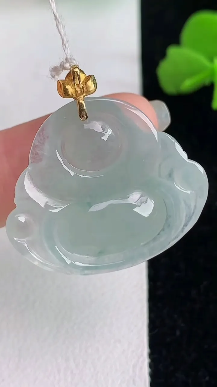 天然A货翡翠k金飘花佛公吊坠，尺寸24.3-28-5.2，重量:5.20g
6月1日