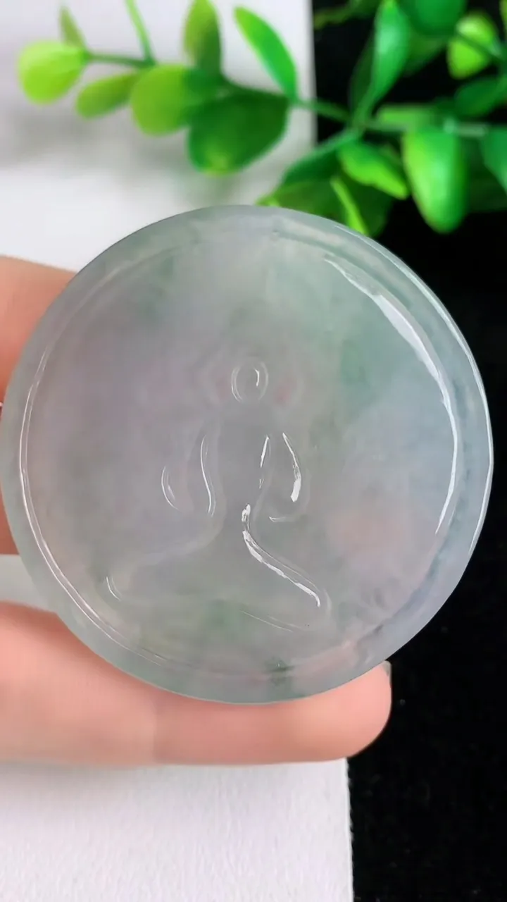 天然A货翡翠种飘花千手观音吊坠，尺寸 48-5.6，重量:25.50g
6月1日