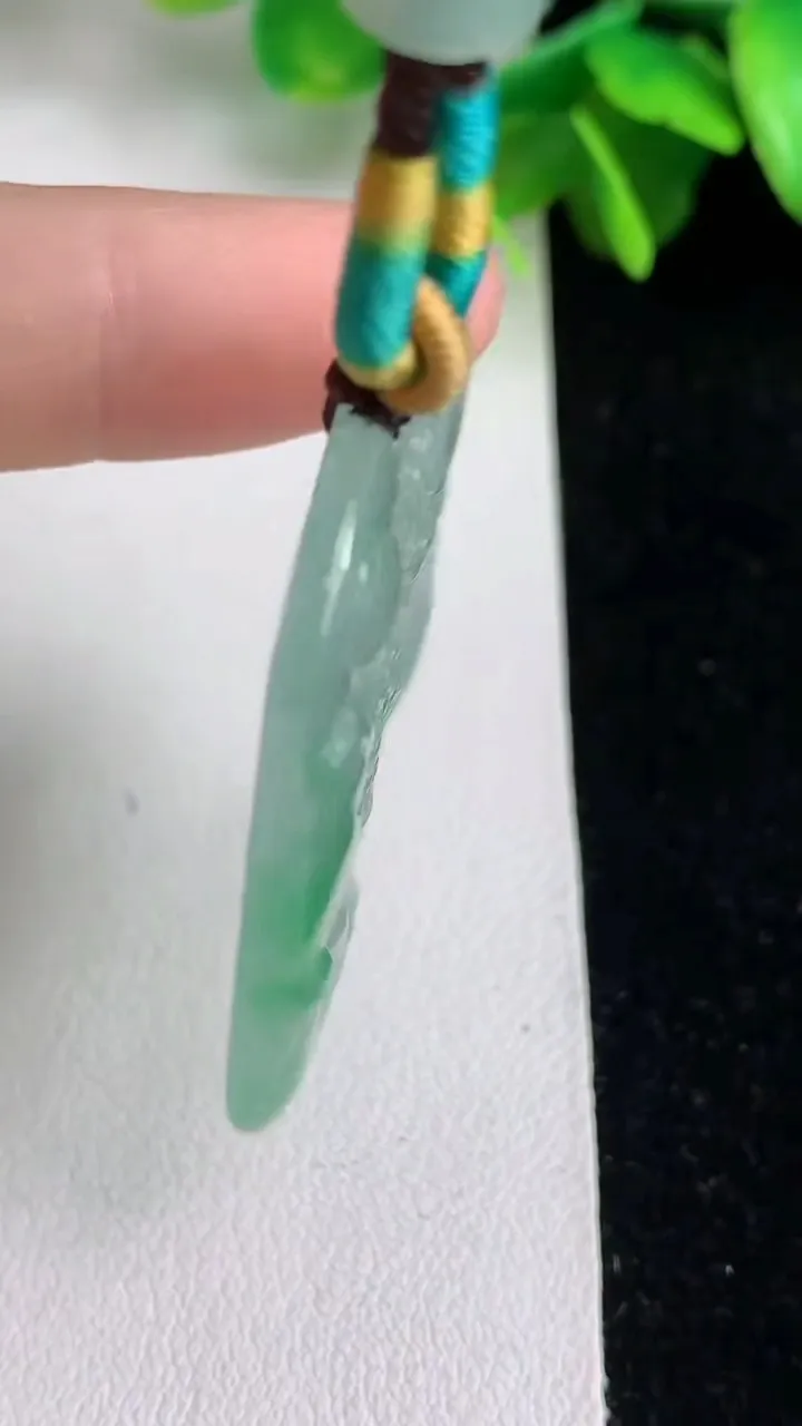 天然A货翡翠山水龙牌吊坠，尺寸 40.6-31.7-4.2，重量:13.66g
6月1日