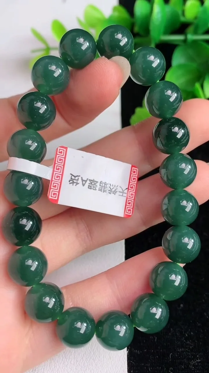 天然A货翡翠货蓝水圆珠手串，尺寸9.8-19颗，重量:31.36g6月1日
工厂直销收藏佳品,种好水足，色泽均匀，有种有色，上手高大气！