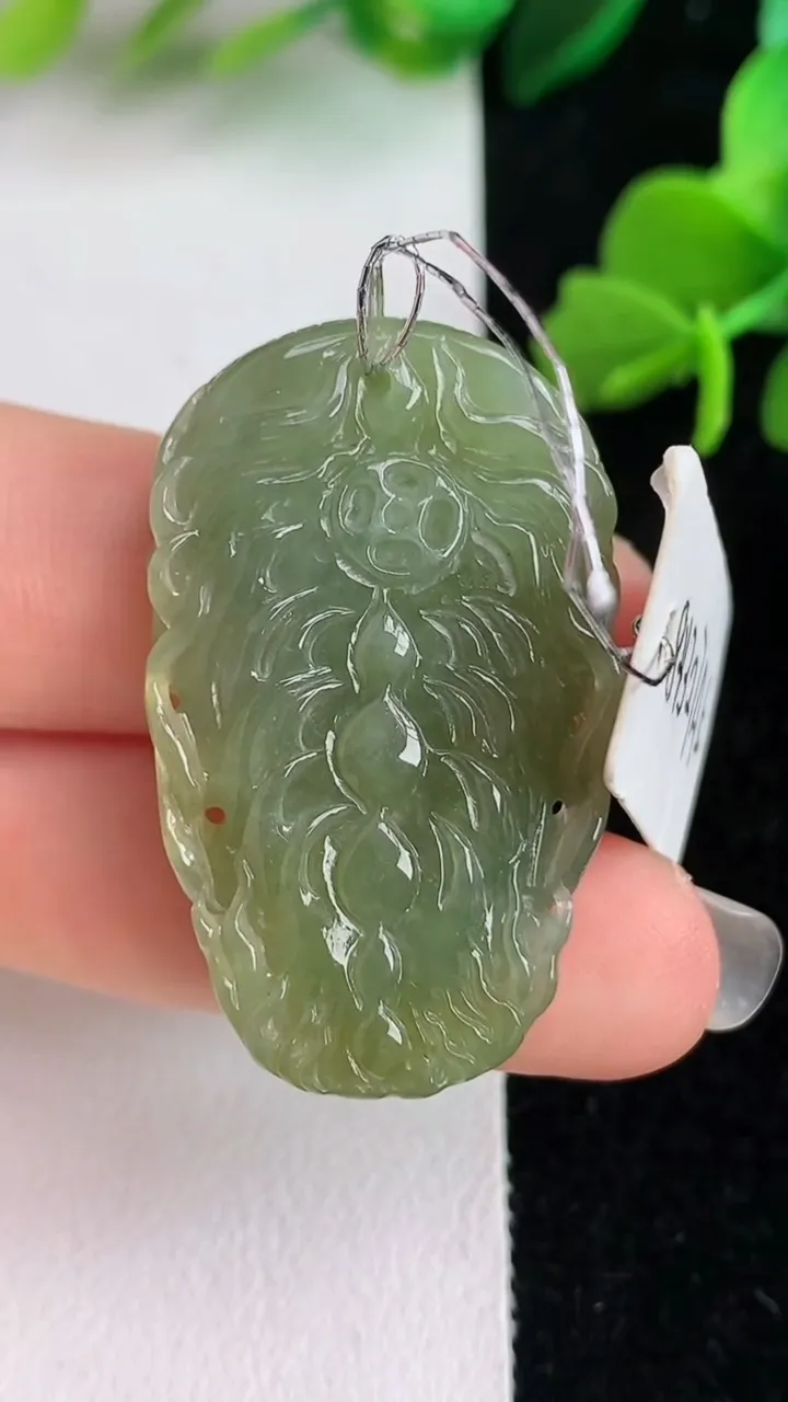 天然A货翡翠龙牌吊坠，尺寸36.4-22-9.5，重量:13.45g
6月1日