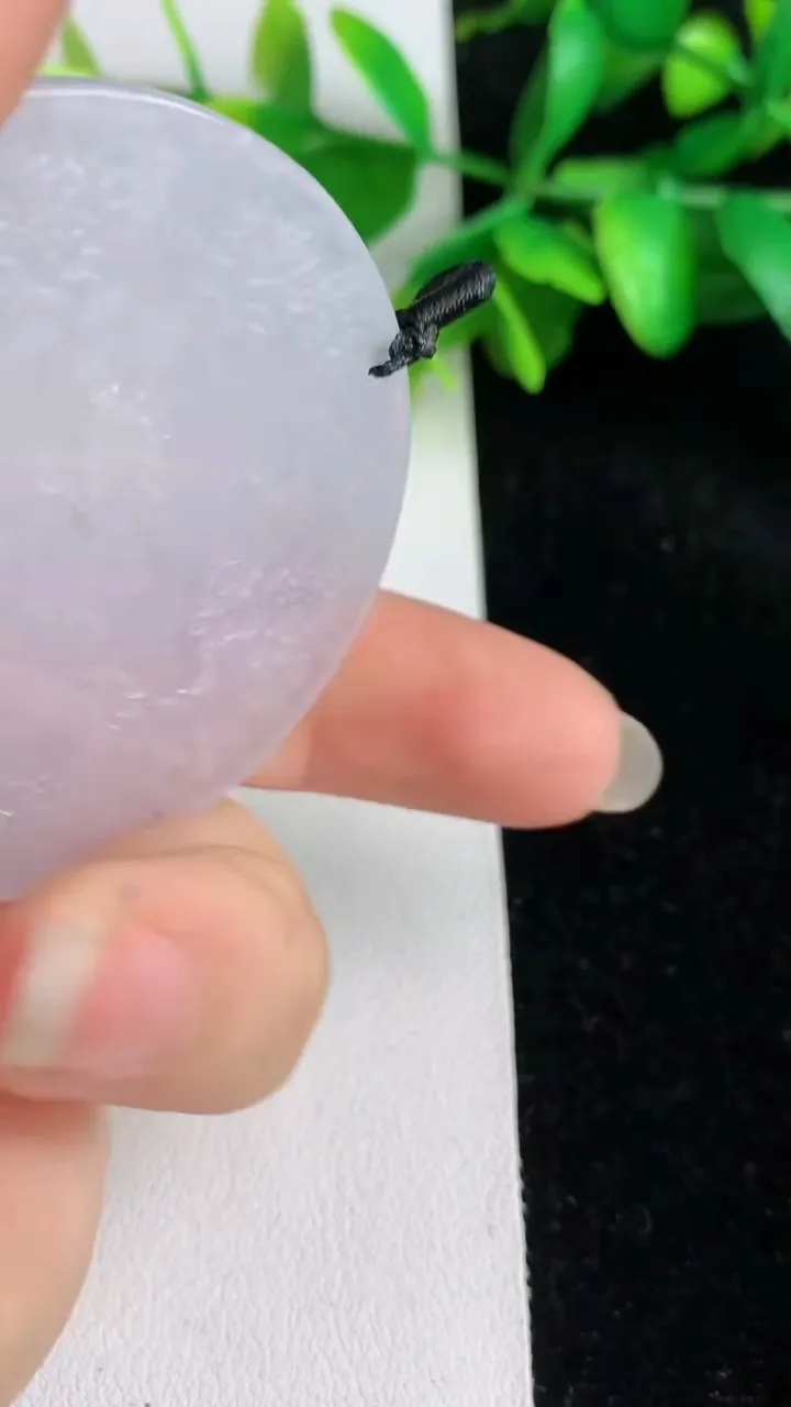 天然A货翡翠种白冰山水牌吊坠，尺寸 49.7-5，重量:27.60g
6月1日