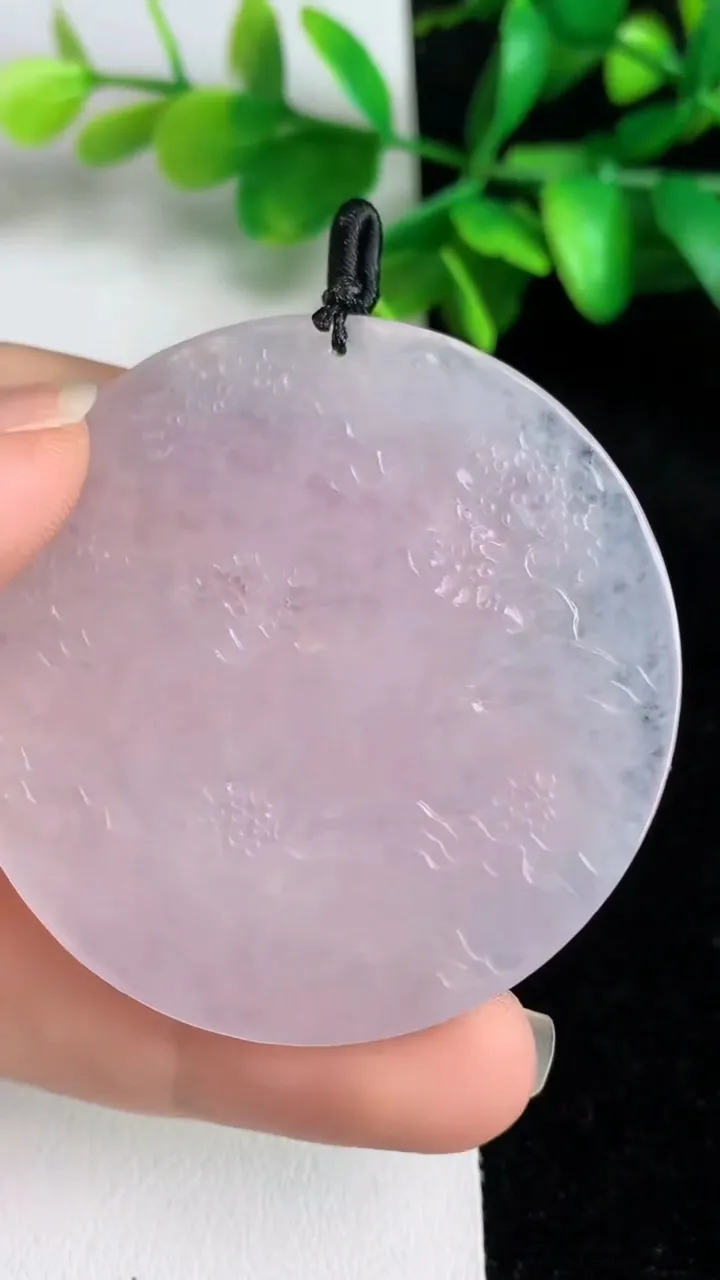 天然A货翡翠种白冰山水牌吊坠，尺寸 49.7-5，重量:27.60g
6月1日