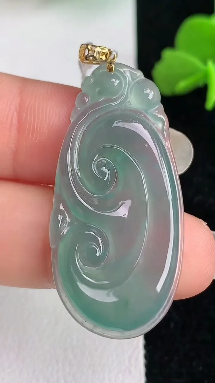 天然A货翡翠k金蓝水如意吊坠，尺寸37.3-18-3.2，重量:4.55g
6月1日