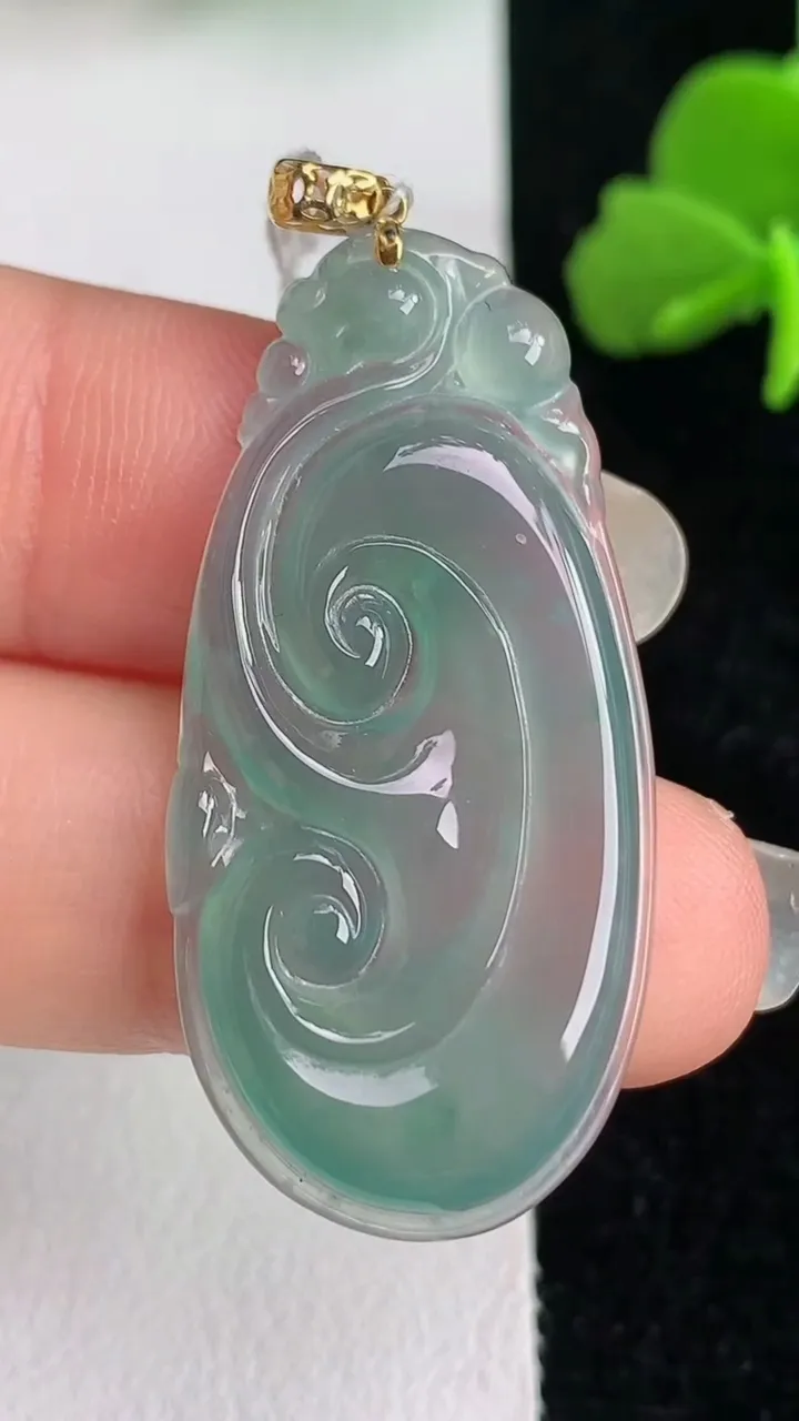 天然A货翡翠k金蓝水如意吊坠，尺寸37.3-18-3.2，重量:4.55g
6月1日