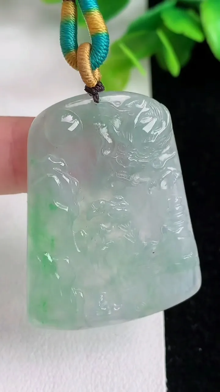 天然A货翡翠山水龙牌吊坠，尺寸 40.6-31.7-4.2，重量:13.66g
6月1日