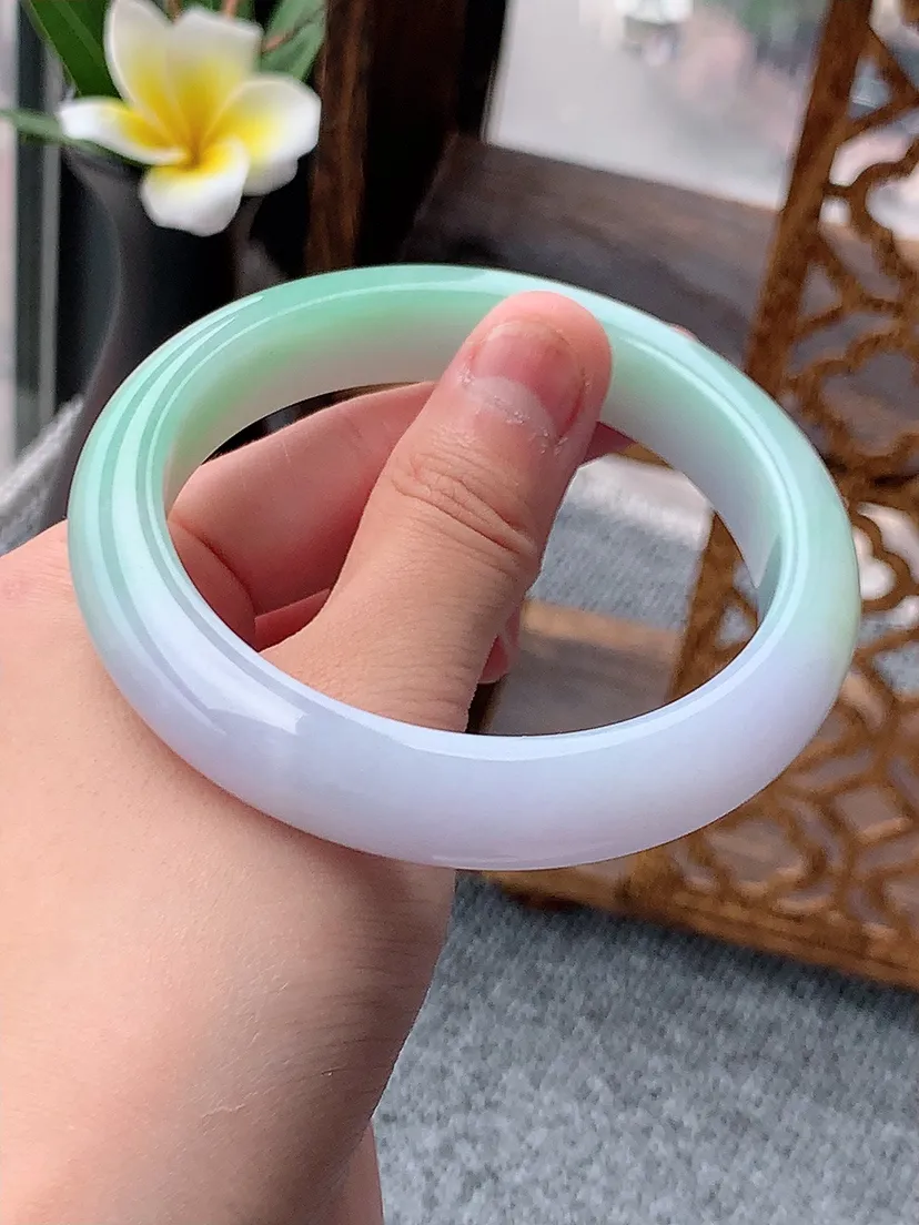 天然A货翡翠春彩紫罗兰飘绿正装正圈手镯61-62大圈口尺寸61×12.5×8.8m量70.20g 0531