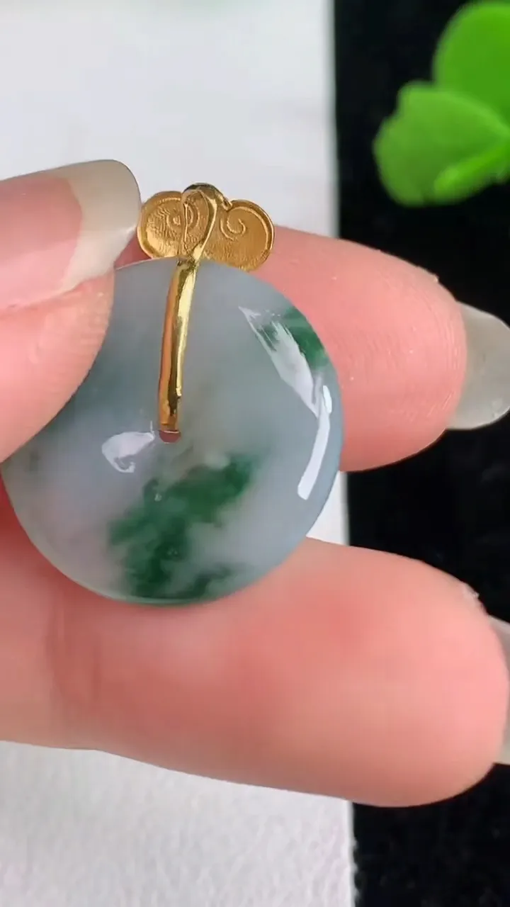 天然A货翡翠飘花平安扣吊坠，尺寸18.5-4，重量:3.14g
6月1日
