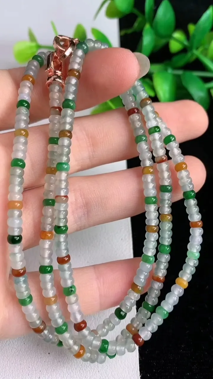 天然A货翡翠三彩算盘珠项链272颗，尺寸3.6-2.2，重量:19.32g
6月1日