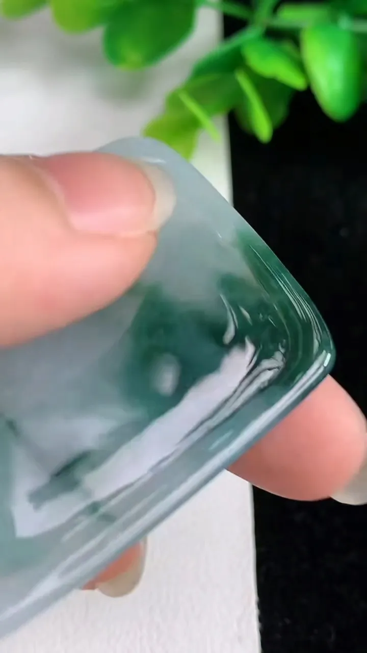 天然A货翡翠飘花普贤菩萨吊坠，尺寸43.6-34-5.3，重量:18.36g
6月1日