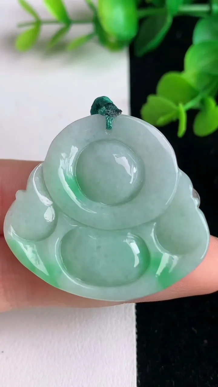 天然A货翡翠佛公吊坠，尺寸35.2-38-11.6，重量:23.86g
6月1日