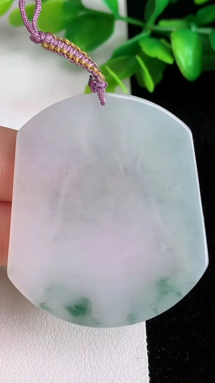 天然A货翡翠飘花观音菩萨吊坠，尺寸 49-42.8-4.3，重量:22.88g
6月1日