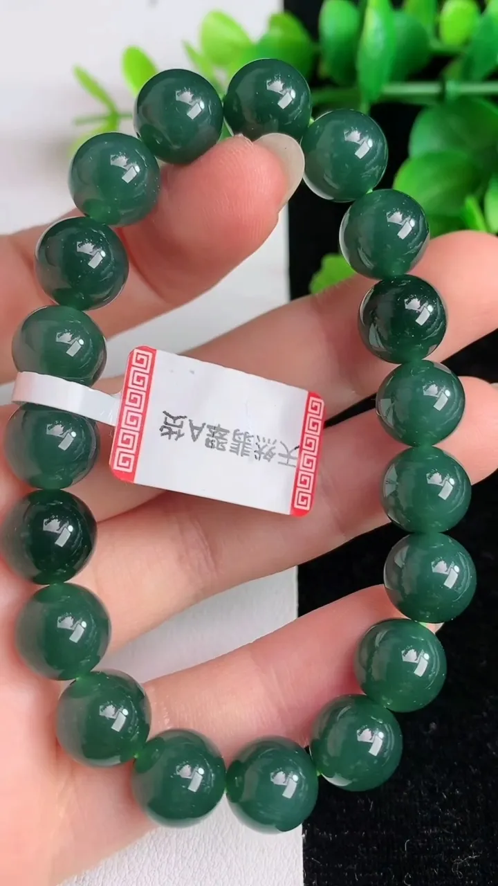 天然A货翡翠货蓝水圆珠手串，尺寸9.8-19颗，重量:31.36g6月1日
工厂直销收藏佳品,种好水