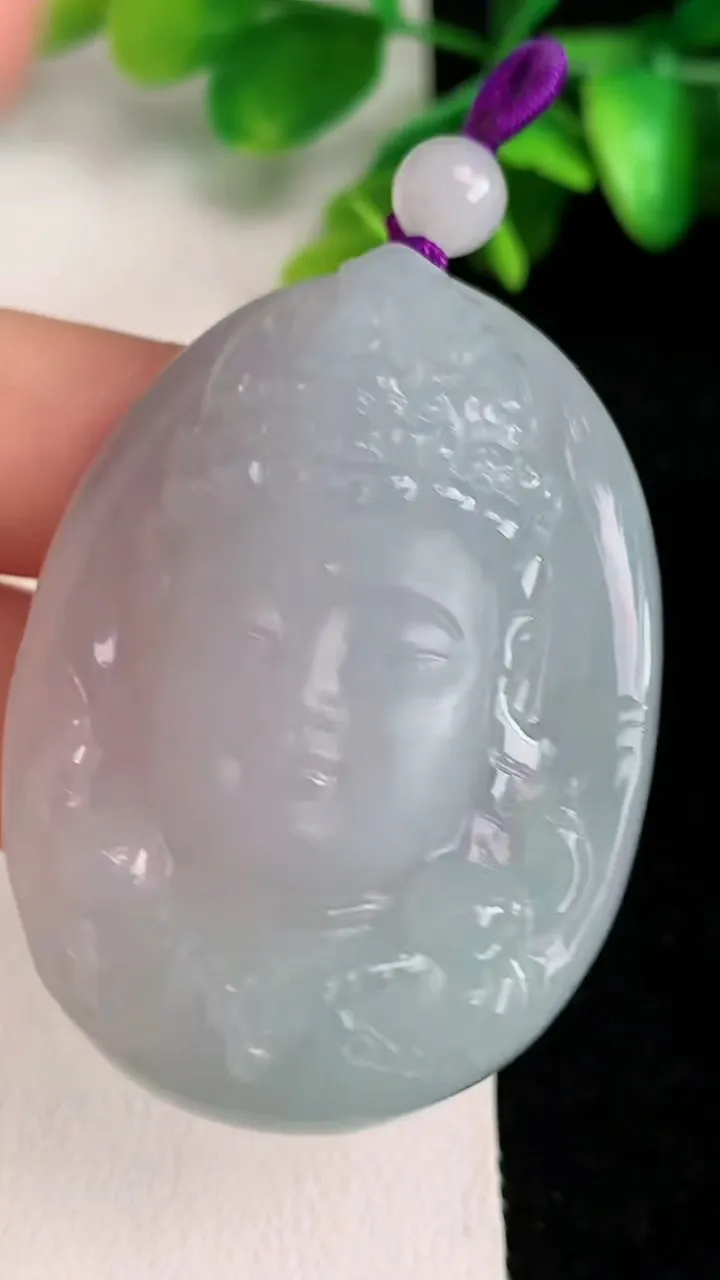 天然A货翡翠白冰观音头吊坠，尺寸 48.4-36.4-11.7，重量:36g
6月1日