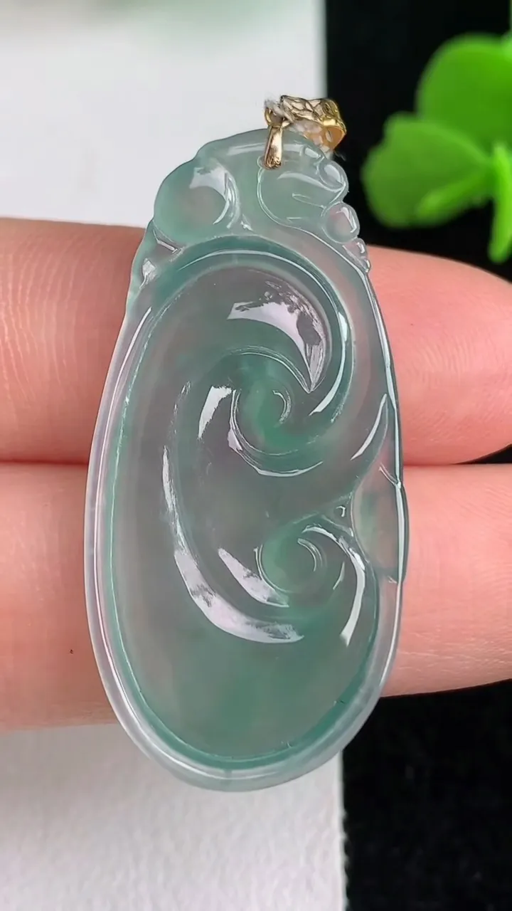 天然A货翡翠k金蓝水如意吊坠，尺寸37.3-18-3.2，重量:4.55g
6月1日