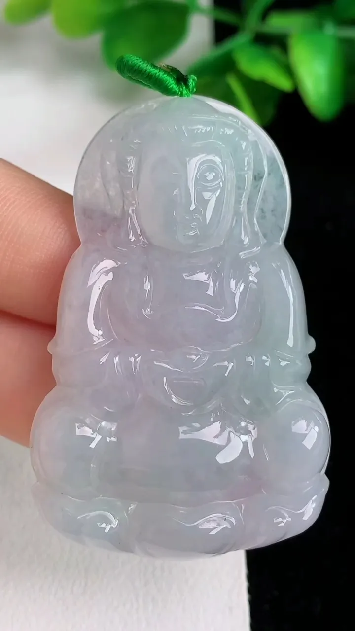 天然A货翡翠白冰观音菩萨吊坠，尺寸52.2-34-5.3，重量:18.76g
6月1日