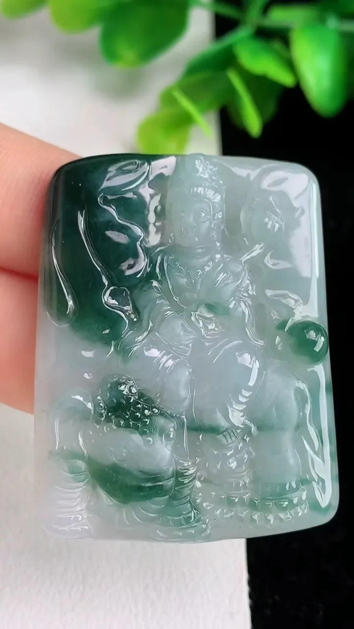 天然A货翡翠飘花普贤菩萨吊坠，尺寸43.6-34-5.3，重量:18.36g
6月1日