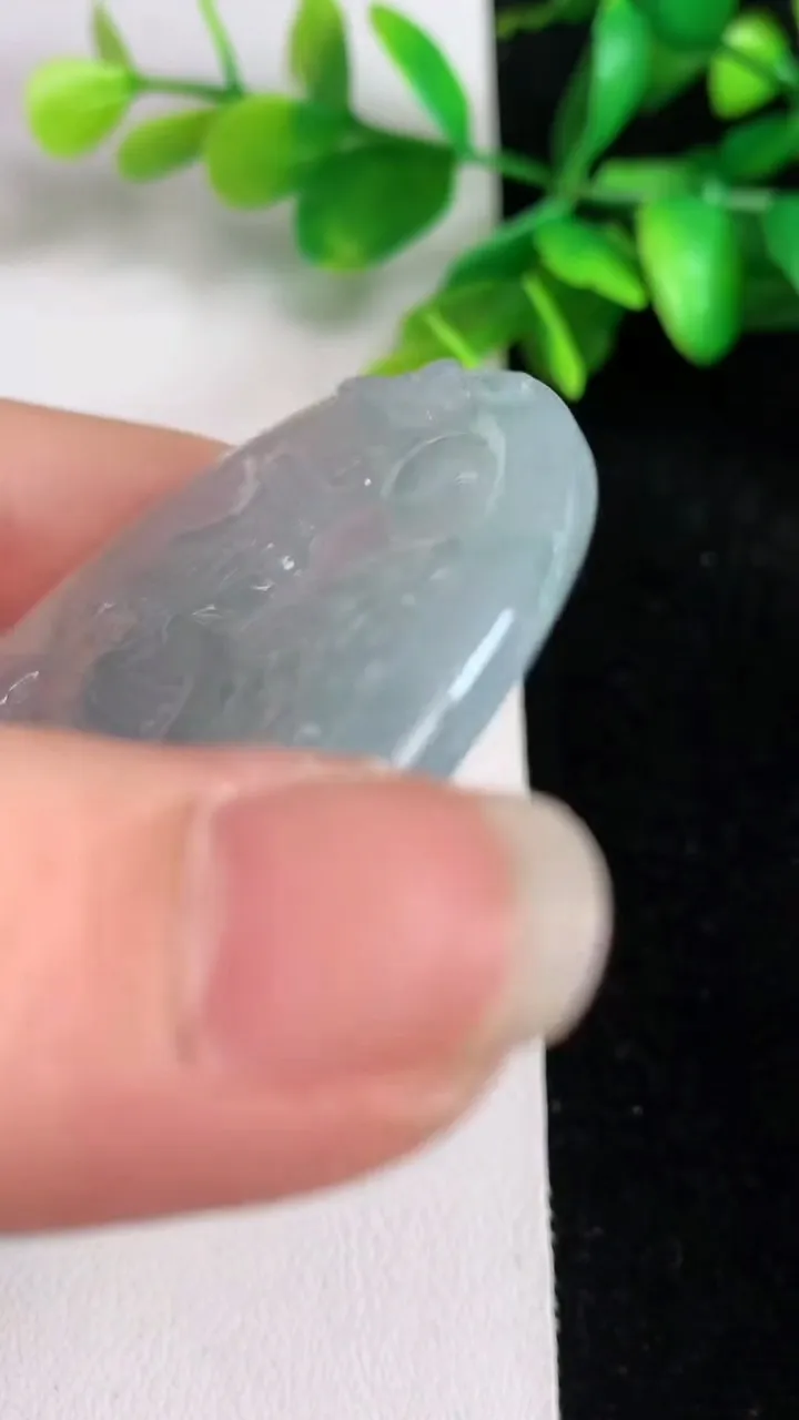天然A货翡翠飘花生肖鸡吊坠，尺寸 52-44-54，重量:26.73g
6月1日