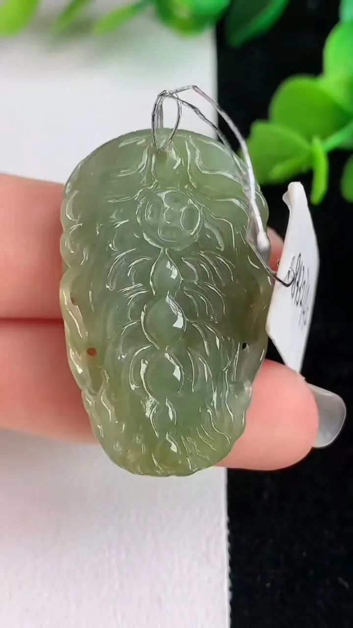 天然A货翡翠龙牌吊坠，尺寸36.4-22-9.5，重量:13.45g
6月1日