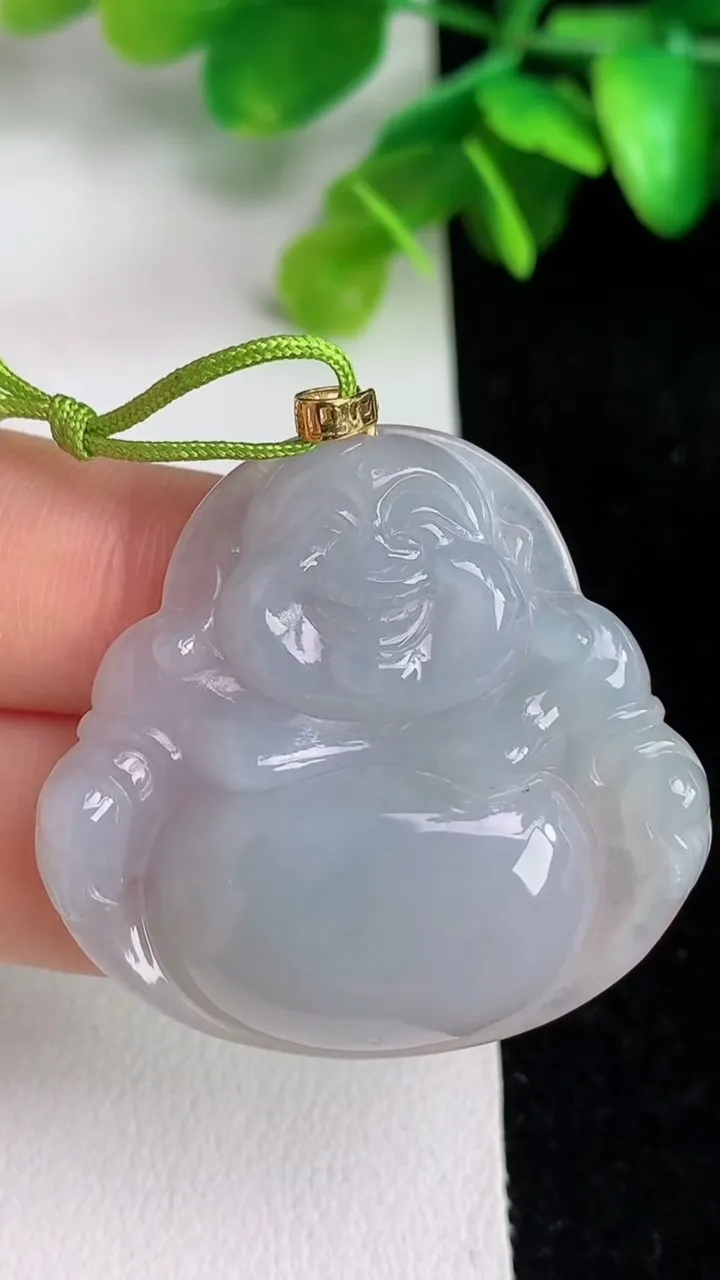 天然A货翡翠白冰佛公吊坠，尺寸35-37-5.8，重量:11.80g
6月1日
