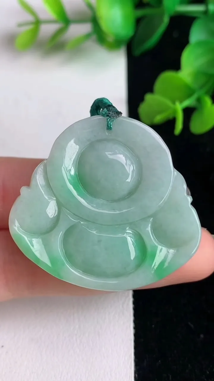 天然A货翡翠佛公吊坠，尺寸35.2-38-11.6，重量:23.86g
6月1日