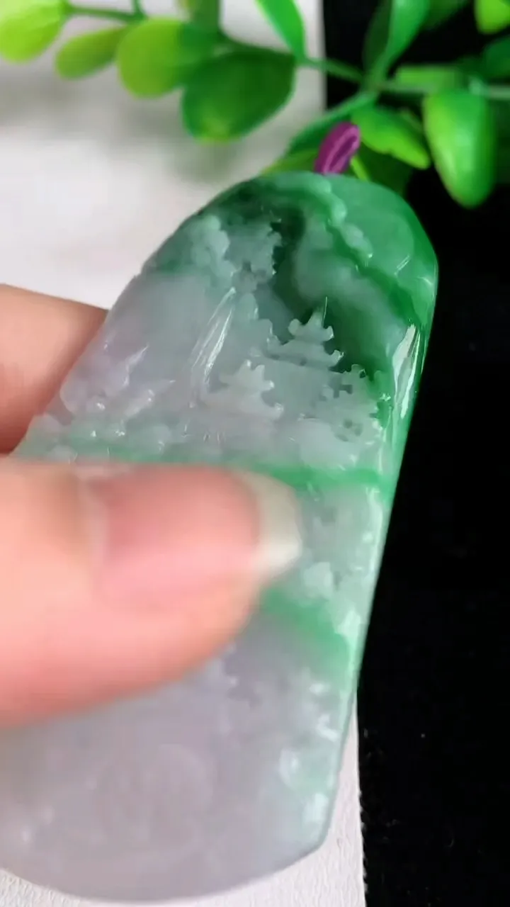 天然A货翡翠山水牌吊坠，尺寸 72.5-44-5，重量:39.04g
6月1日