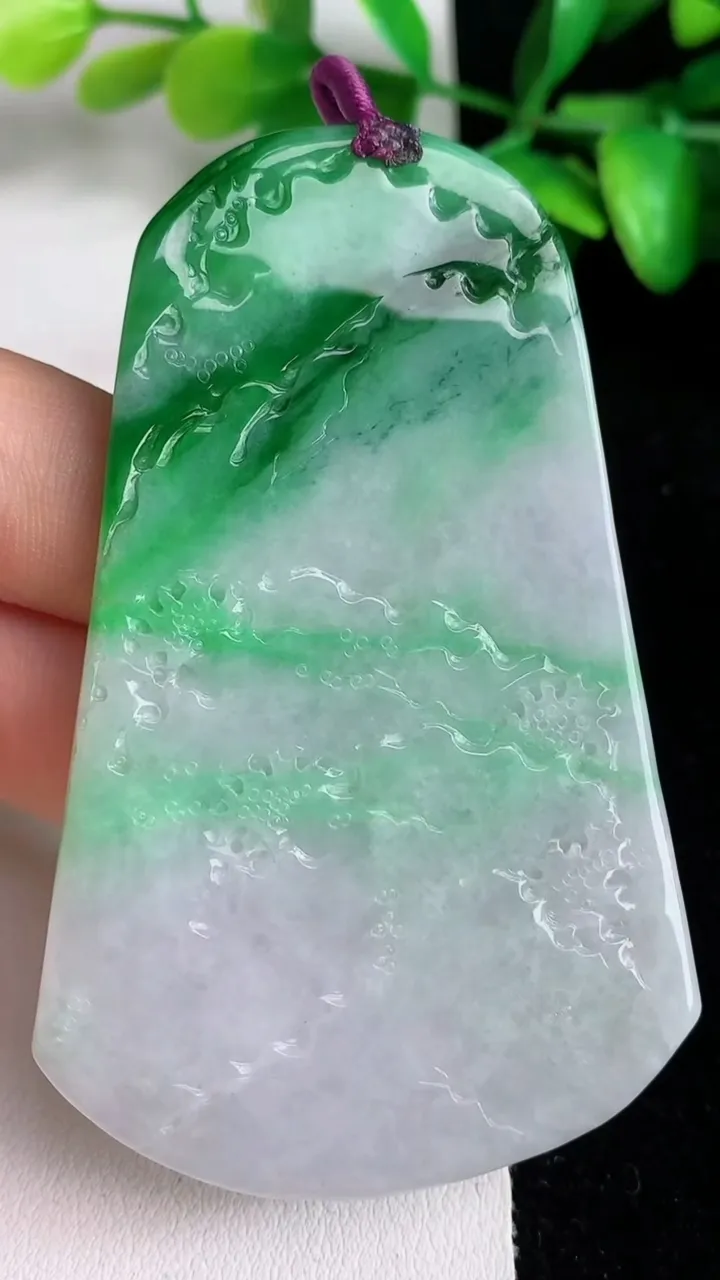 天然A货翡翠山水牌吊坠，尺寸 72.5-44-5，重量:39.04g
6月1日