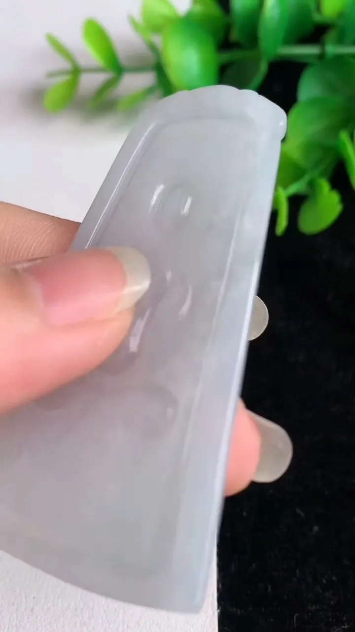 天然A货翡翠普贤菩萨吊坠，尺寸62.8-35.7-5，重量:20.81g
6月1日